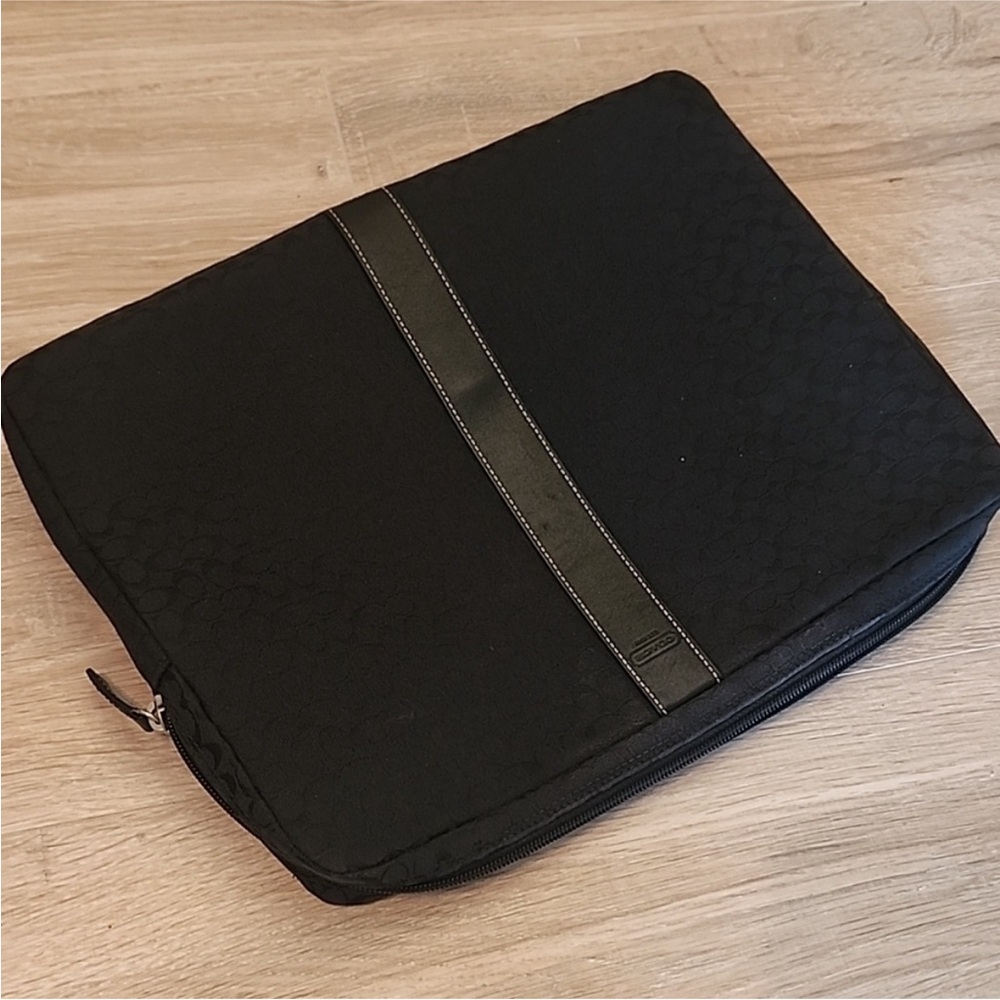Coach | Sleek Black Laptop Sleeve with Textured Design